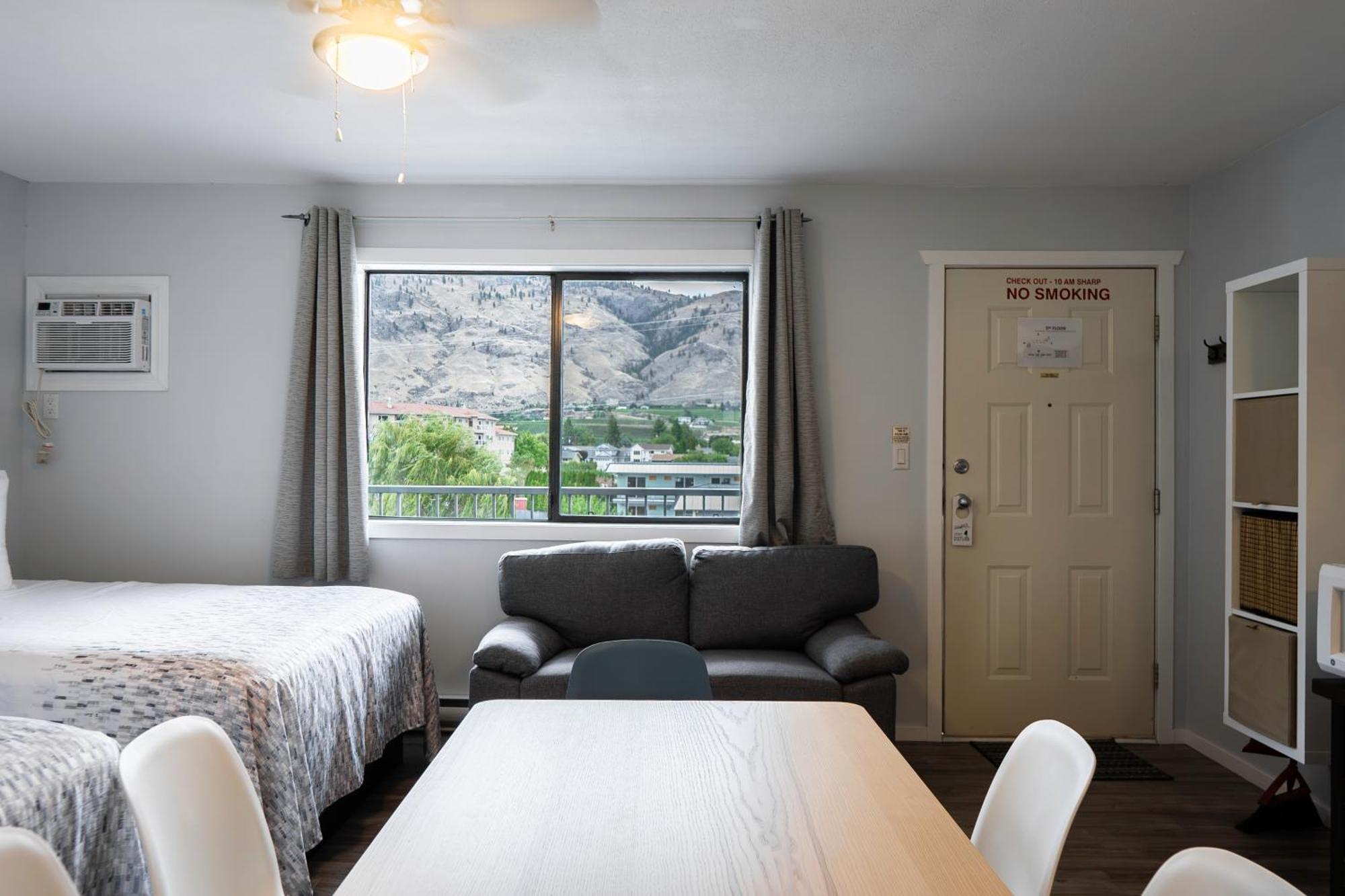 Poplars Motel On The Lake Osoyoos Kültér fotó